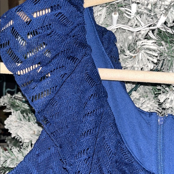 Elegant Blue Lace Dress - Picture 7 of 17